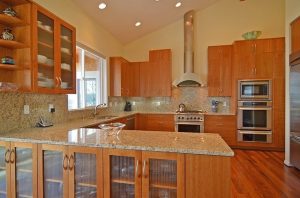 Mississauga Kitchen Renovation with new granite countertop and oak cabinets and energy-efficient appliances